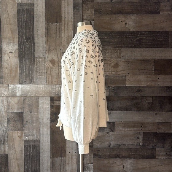 Democracy white sweater medium sparkly gray silver leopard print glam holiday - Picture 8 of 12